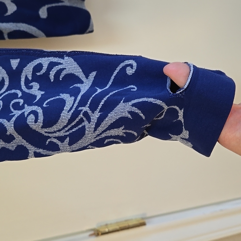 Athleta Blue Gray Pattern Hooded Half-Zip Top Small Thumbholes Active Longsleeve - Picture 4 of 7